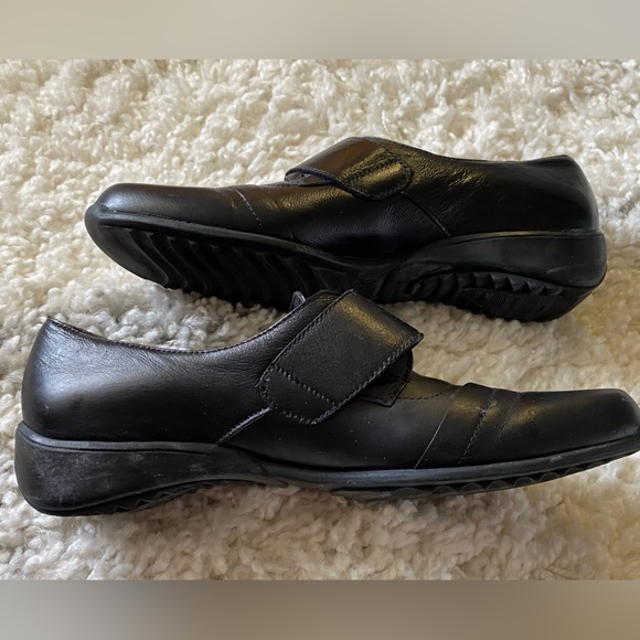 MUNRO Black Leather Slip On Loafers Monk Strap Low Top Comfort Womens Sz 8 - Picture 3 of 5